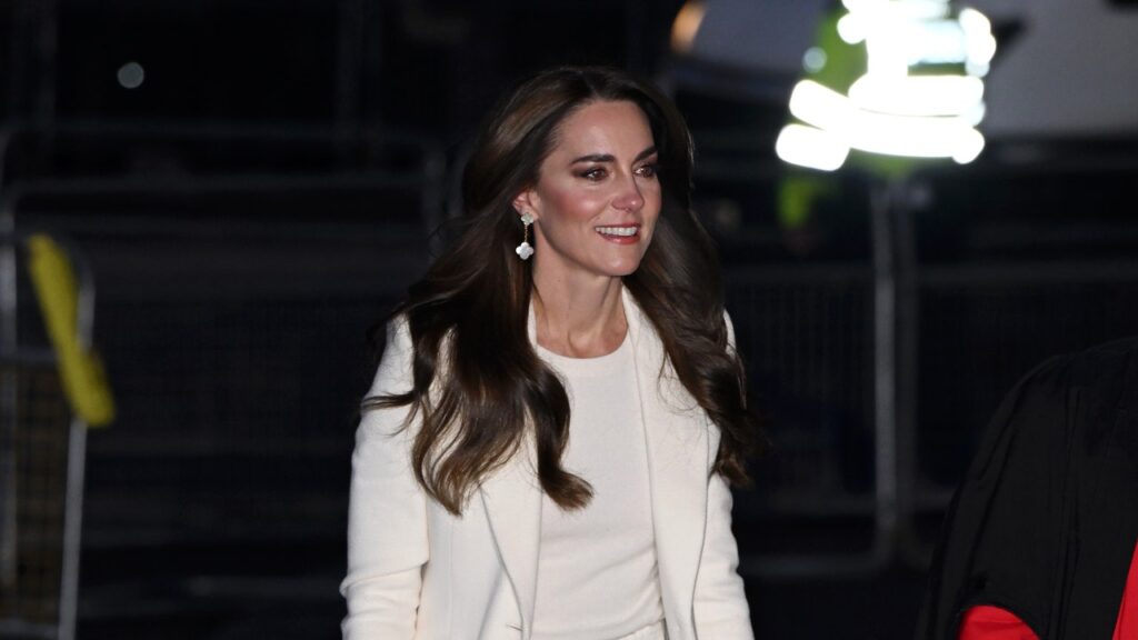 1702059640 Kate Middleton confirma que los colores claros tambien son perfectos