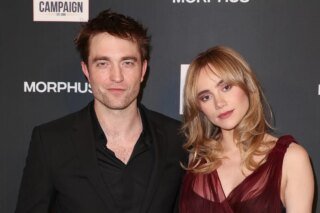 Robert Pattinson y Suki Waterhouse anuncian su compromiso despues de