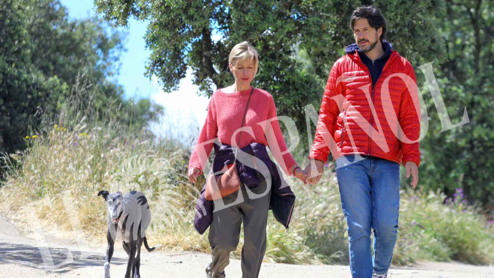 Disfrutando del campo con nuestros fieles amigos entre besos y